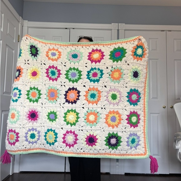 Handmade Crocheted Star Granny Square - Picture 4 of 4